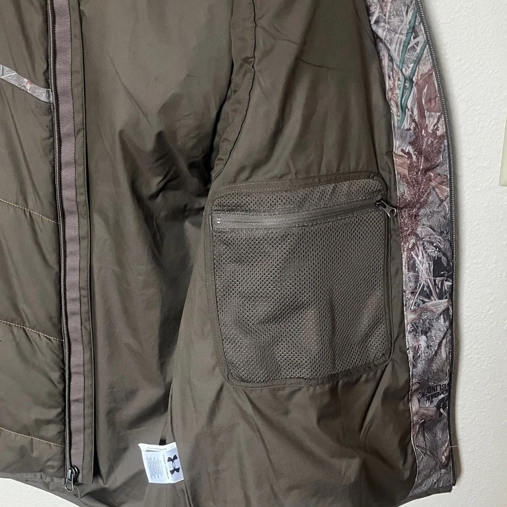 Men’s Under Armour Olive and Camo Vest - Picture 6 of 6